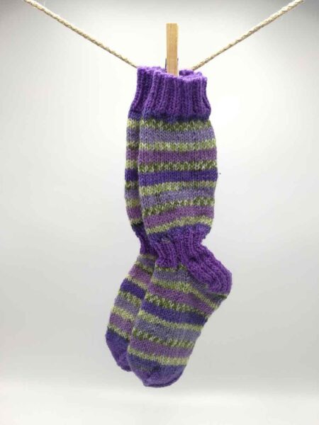 Villasukat_lasten_liilaraidallinen