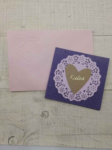 Kiitoskortti_kasintehty_liila_kuori