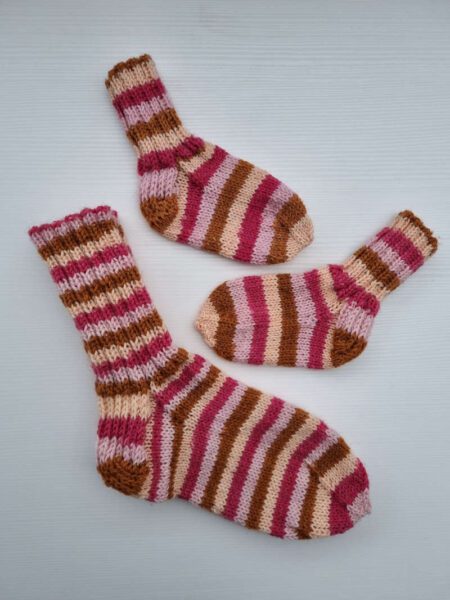 Villasukat_useita_kokoja_vaaleanpunainen