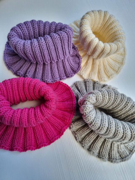 Lasten_neulotut_kaulurit