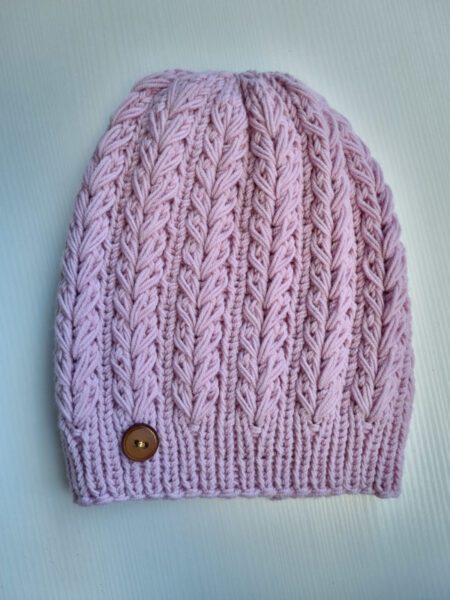 Neulottu_pipo_aikuiselle_vaaleanpunainen