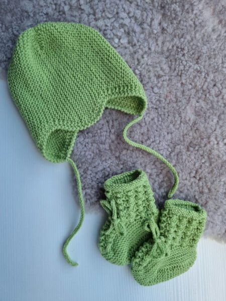 Vauvantossut_ja_hattu_vaaleanvihrea